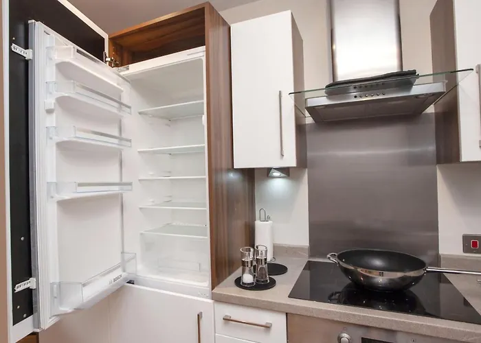 Higgihaus 34 Cabot Mews * Bristol