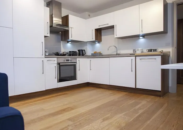 Higgihaus 34 Cabot Mews * בריסטול