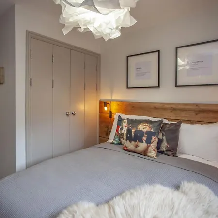 Higgihaus 34 Cabot Mews