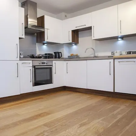 Higgihaus 34 Cabot Mews * Bristol