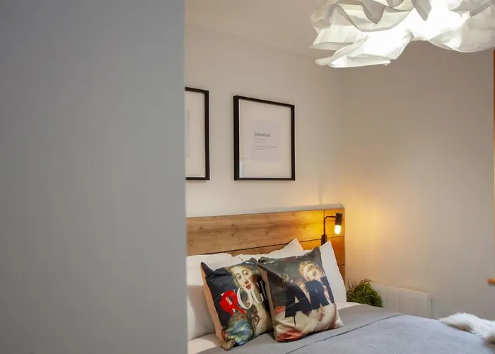 Higgihaus 34 Cabot Mews *